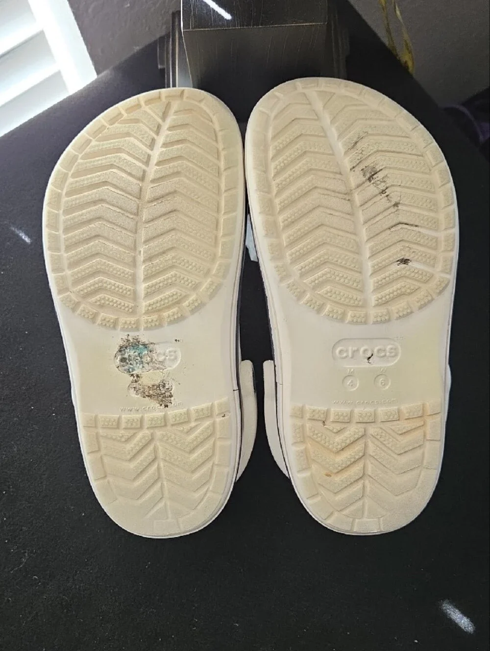 UNISEX SZ 4 MEN'S/6 WOMEN'S BAYABAND White Clog with Navy Logo and Stripes